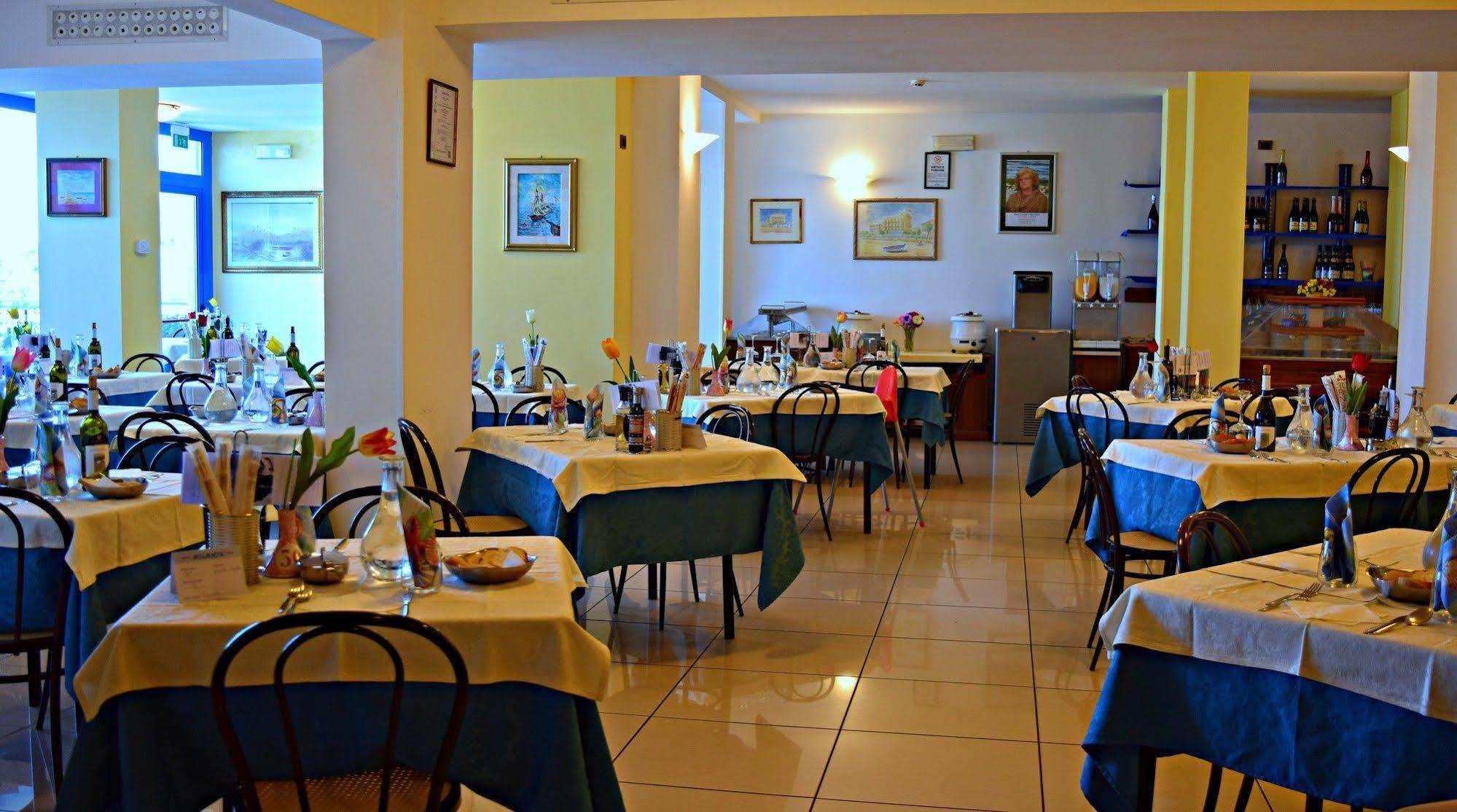 Hotel Atlantic Senigália Exterior foto